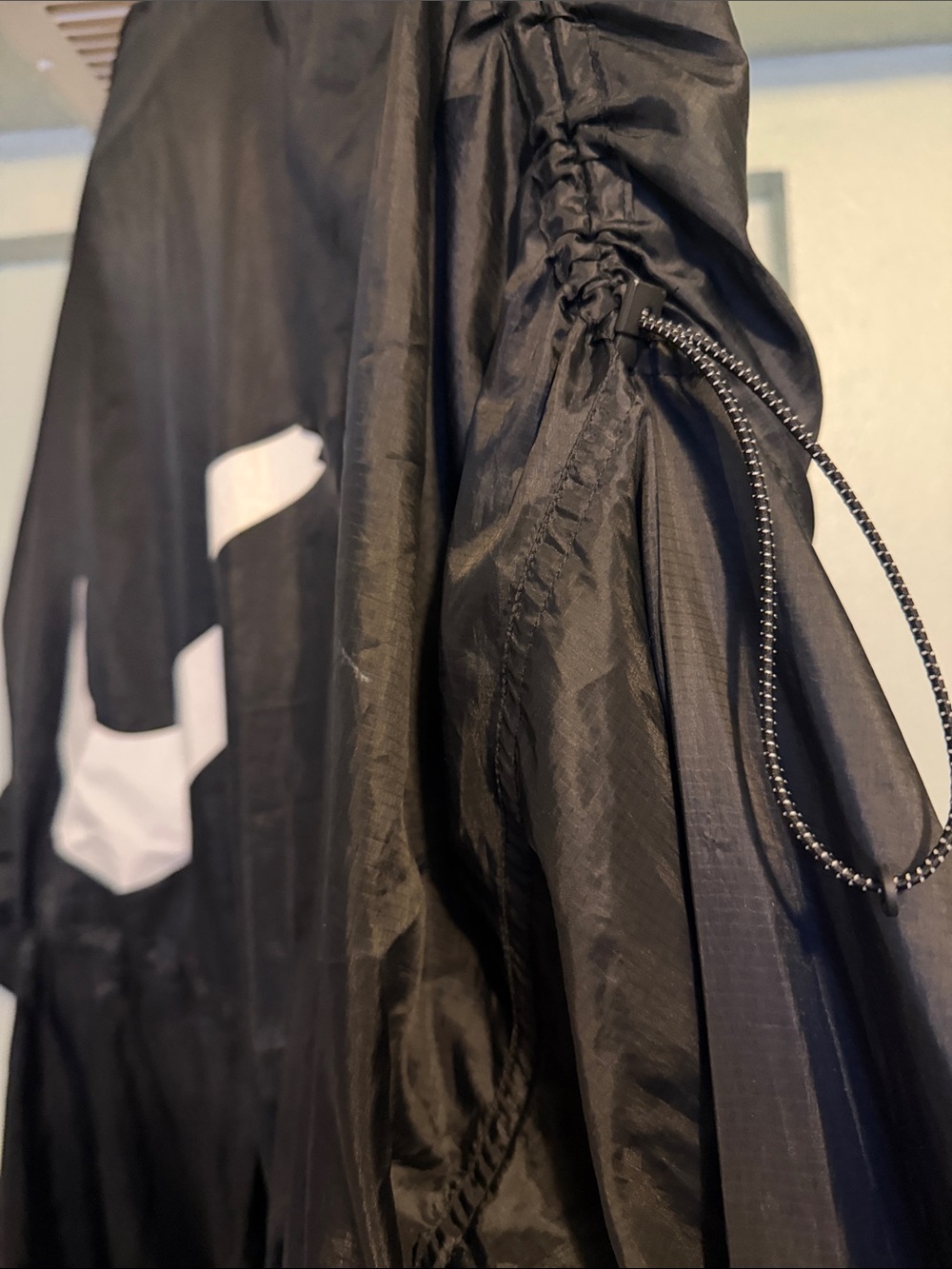 Nike Black Full-Zip Hooded Windbreaker Jacket with Swoosh - Picture 5 of 5